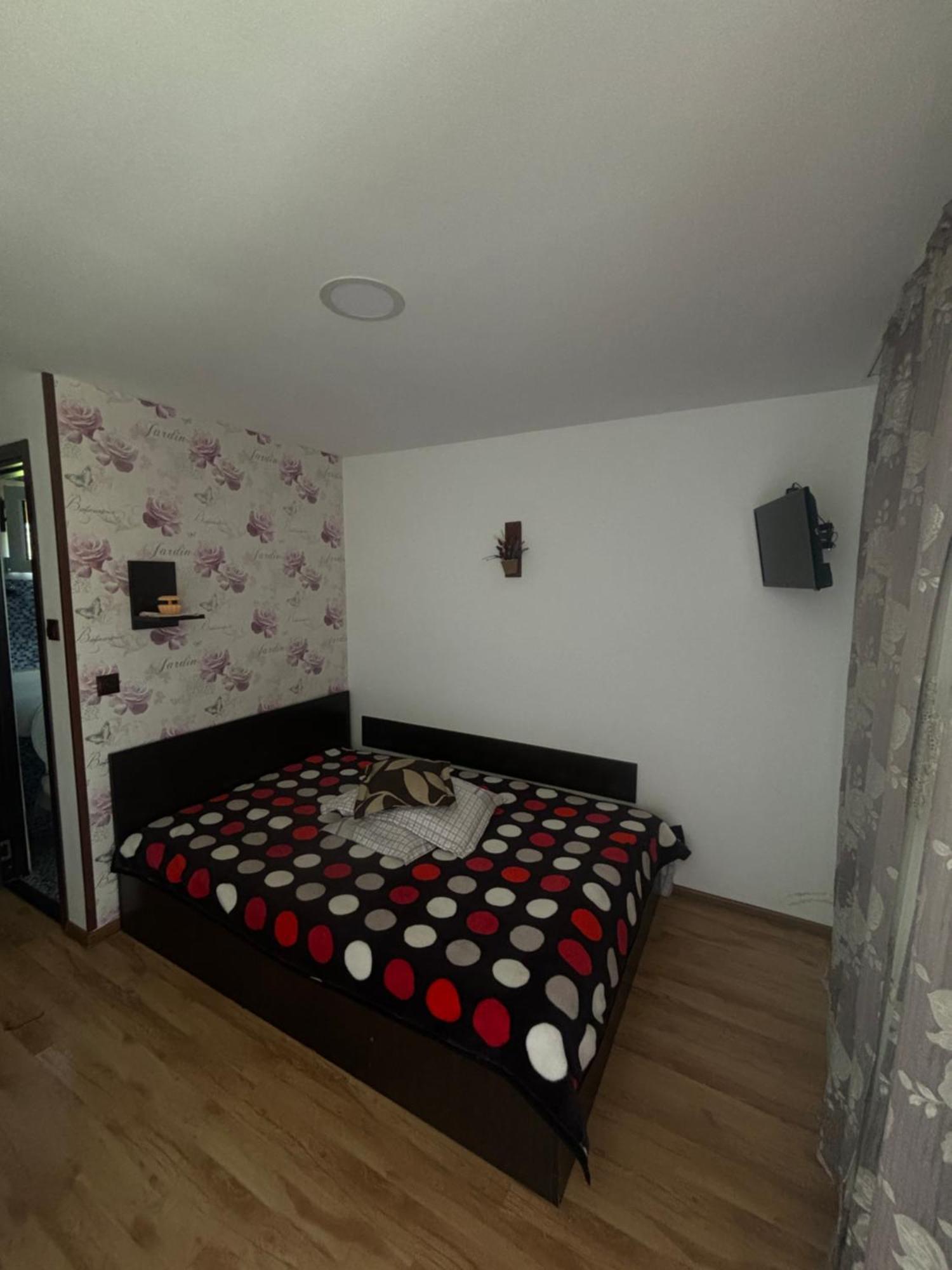 Twin Room,1604981129:JPEG